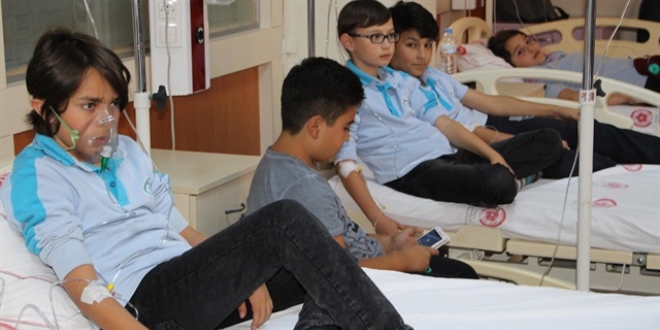 Sivas'ta 29 öğrenci hastaneye kaldırıldı