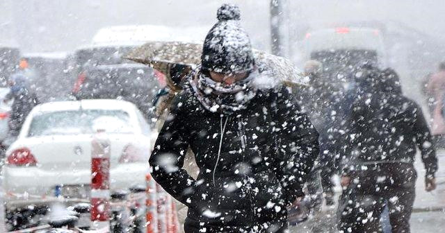 İstanbul'da beklenen kar başladı