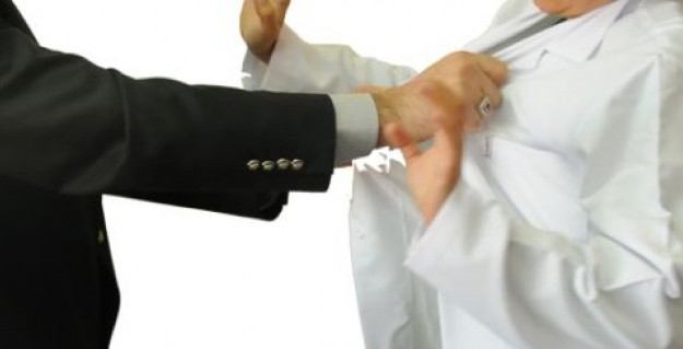 Eyüp Devlet Hastanesi'nde 3 sağlık çalışanına saldırı