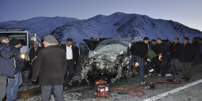 Tatvan'da ambulans kaza yaptı: 1'i hemşire, 4 kişi öldü