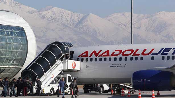 Sağlık çalışanları 9 Mart-21 Nisan'da yüzde 25 indirimli uçacak