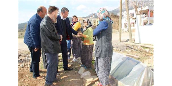 Doktor Başkan Vatandaşı Ücretsiz Muayene Ediyor