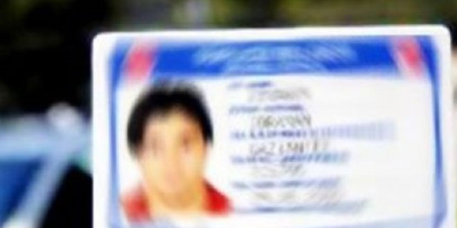 Fedakar anne 50 yaşından sonra, engelli oğlu için ehliyet aldı