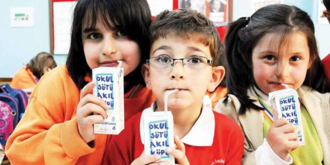 Okullara iki parti sütün dağıtımı durduruldu