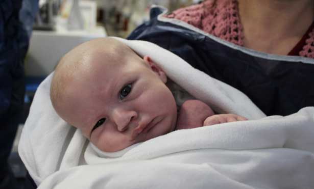 5 günlük bebeğe stent takıldı