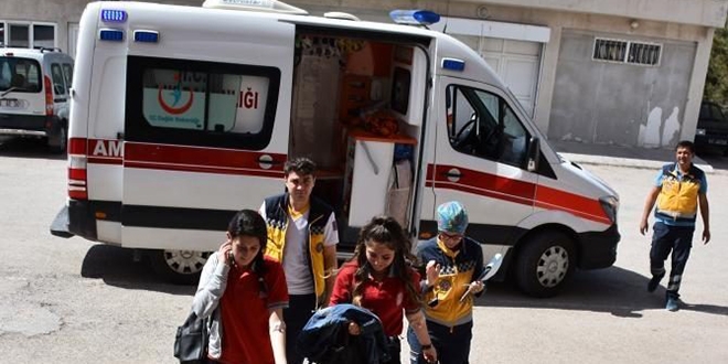 Aksaray'da 11 öğrenci yedikleri dönerden zehirlendi