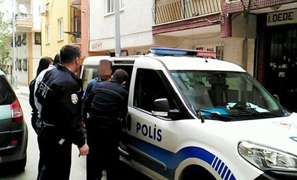 Eşini sevgilisiyle yatak odasında bastı! Üçü de hastanelik oldu