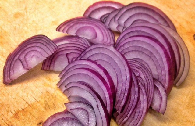 Kırmızı soğanla kanserden korunun  .
