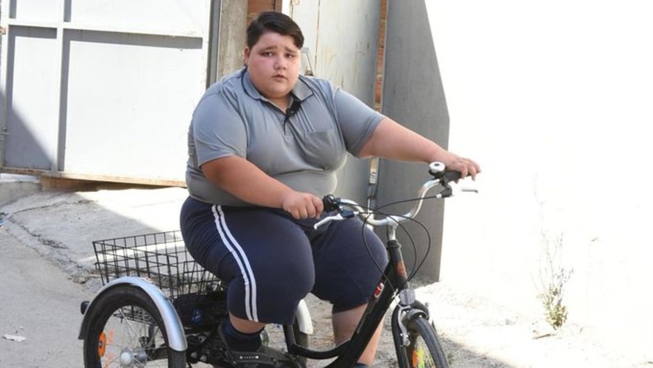 İzmir'de 10 yaşındaki Nurettin Yamaç 165 kiloya ulaştı!