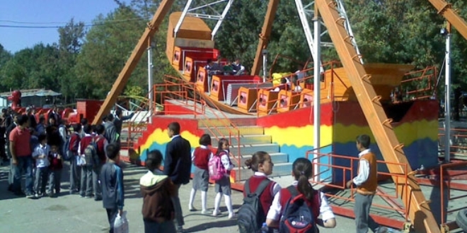 Lunaparkta facia! Eğlence treni devrildi 1 ölü, 3 yaralı