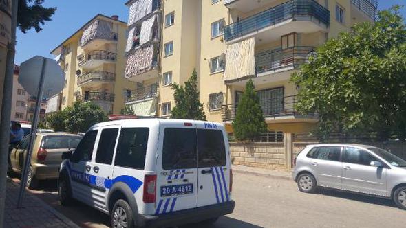 Doktor bıçakla intihar etti