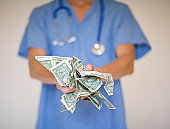 Doktorların direnme nedeni para mı?