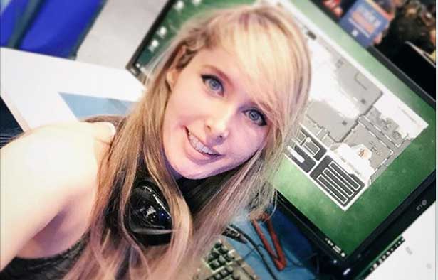 Tıp öğrencisi okul masraflarını canlı yayın yaparak kazanıyor