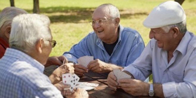 Yaşlılar bu merkezde sosyal hayata katılıyor