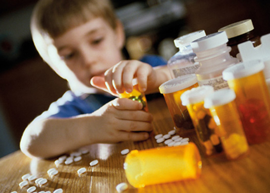 Yanlışlıkla ilaç içen bebek zehirlendi