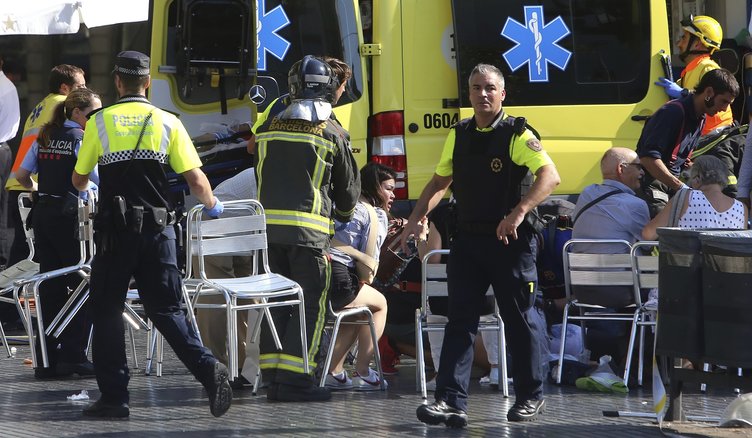 Barcelona'da terör saldırısı: Bir araç kalabalığın arasına daldı: 13 ölü, 100 yaralı