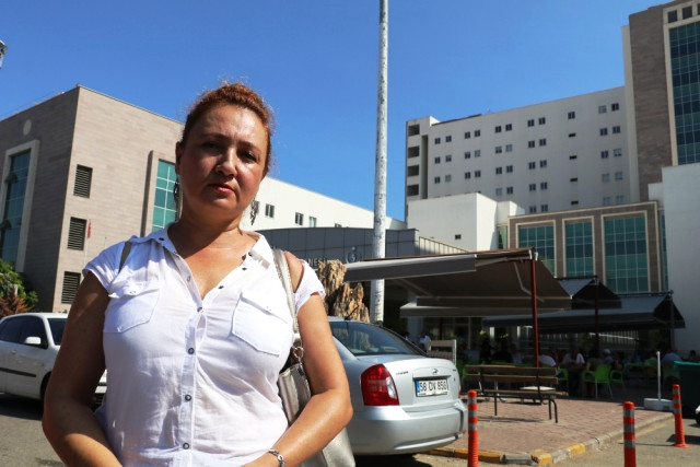 Kedisi otomobilin altında kalan doktor çılgına döndü