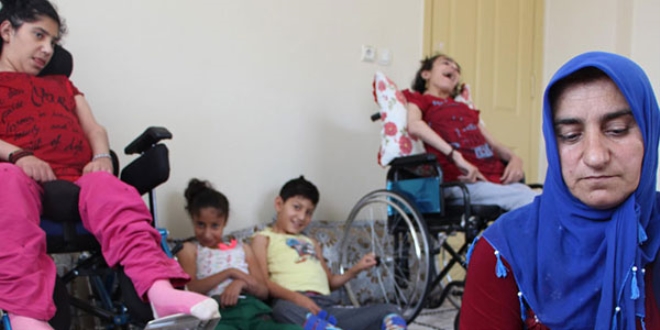 4 çocuğu bedensel ve konuşma engelli