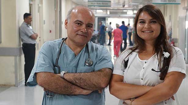 50'sinde TUS'u kazanan baba, kızıyla aynı hastanede hizmet veriyor