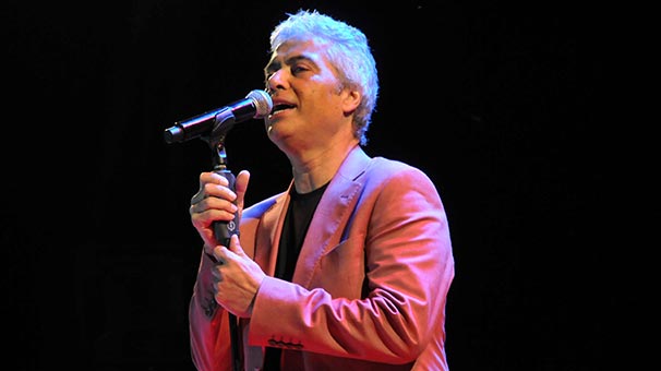 Ünlü sanatçı Cengiz Kurtoğlu hastaneye kaldırıldı