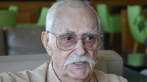 Eşref Kolçak otomobiliyle kaza yaptı