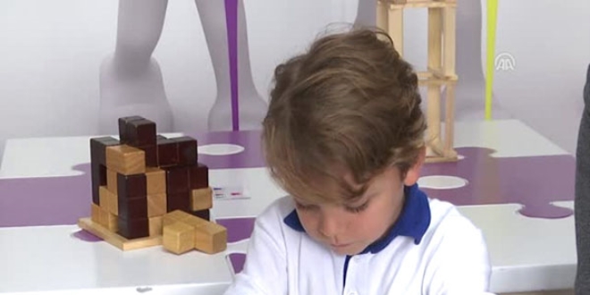 Üstün zekalı Ahmet Yiğit projelerini hayata geçirmenin hayalini kuruyor