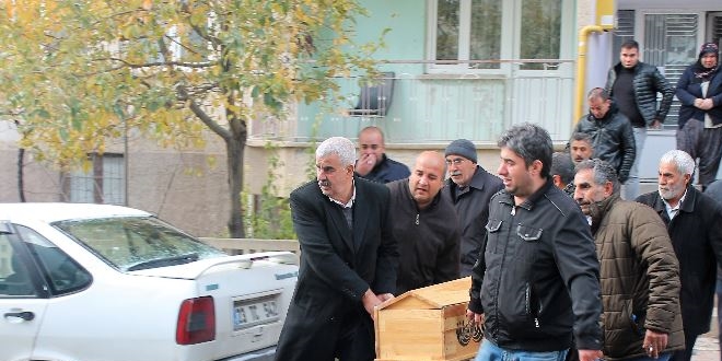 Öğretmenler gününde, emekli öğretmen oğlunu öldürdü