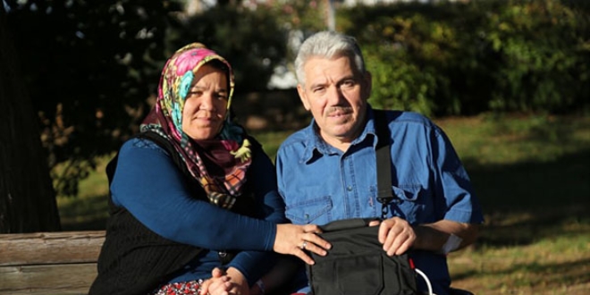 Kalbini 'elinde' taşıyor