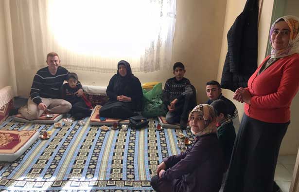 Yardımsever doktor gönülleri fethetti