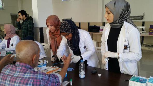 Hemşire adaylarından sağlık dokunuşu