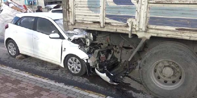 Sürücü kursu müdürü, kazada hayatını kaybetti