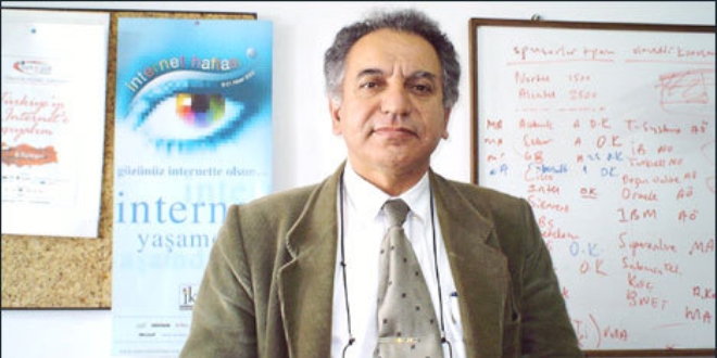 Türkiye'yi internetle tanıştıran akademisyen öldü