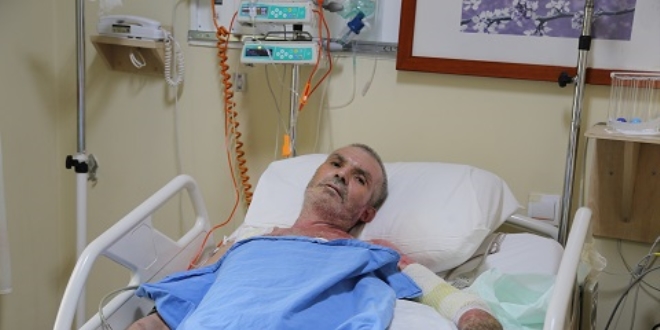 Yüksek gerilim hattına kapılan işçiye yapay deri nakli