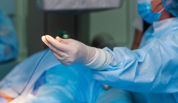 Samsun'da iki hastanın kalp kapağı ameliyatsız değiştirildi