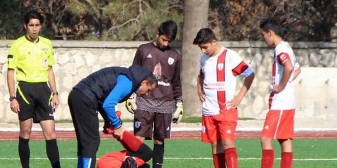 Baba sağlıkçı, oğlu hakem