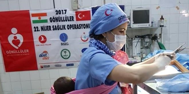 Türk Hemşire'nin Nijer'li anne için fedakarlığı