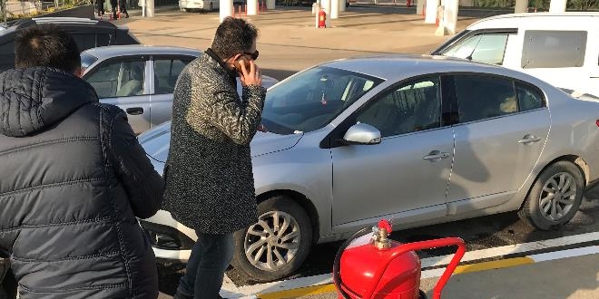 Aracında donarak öldü