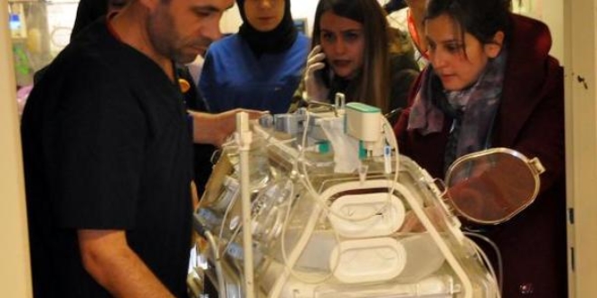 Doktorlar, 'Parmak çocuk' için seferber oldu