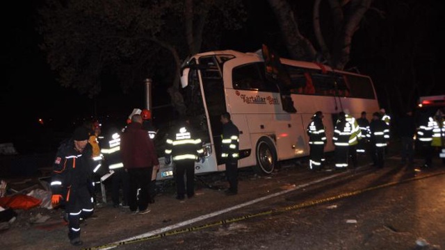 Eskişehir'de katliam gibi kaza: 13 ölü 42 yaralı