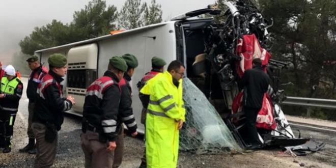 Muğla'da yolcu otobüsü devrildi: 17 yaralı