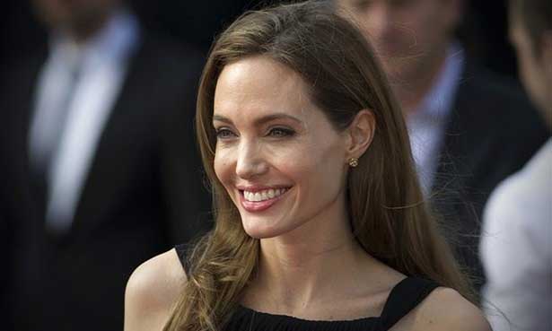 Angelina Jolie'ye kötü haber: 'Mastektomi kansere çare olmayabilir'