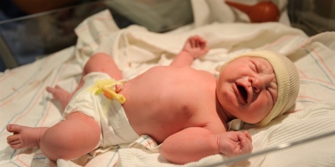 On aylık bebek iki ameliyatla hayata tutundu
