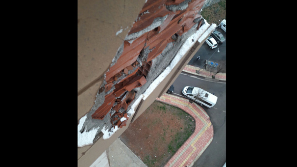 Siirt’te öğrenci yurduna yıldırım düştü