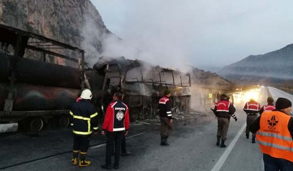 Son dakika: Yolcu otobüsü TIR'a çarptı! Çok sayıda ölü ve yaralı...