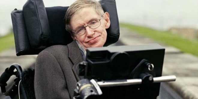 Stephen Hawking hayatını kaybetti