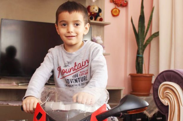 Kocaeli'de 4 yaşındaki Selçuk Aygün beynindeki 8 tümörle savaşıyor