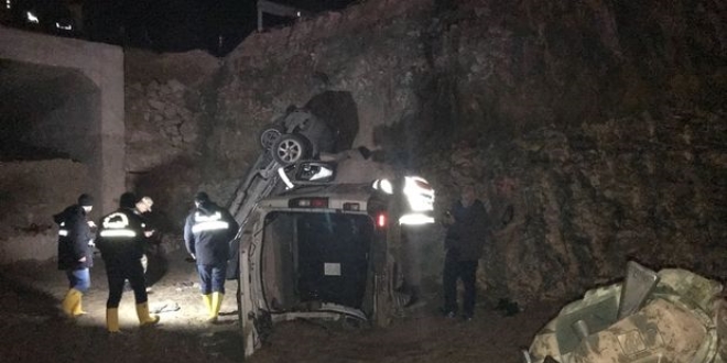 Levha ihmali sebebiyle 8 metrelik çukura düşen 8 kişi  öldü!