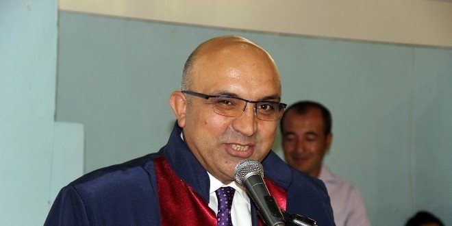 Erciyes üniversitesi Rektör yardımcısı istifa etti