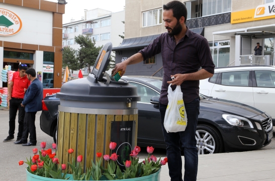 Bu konteynere çöp değil atık ilaç bırakılıyor