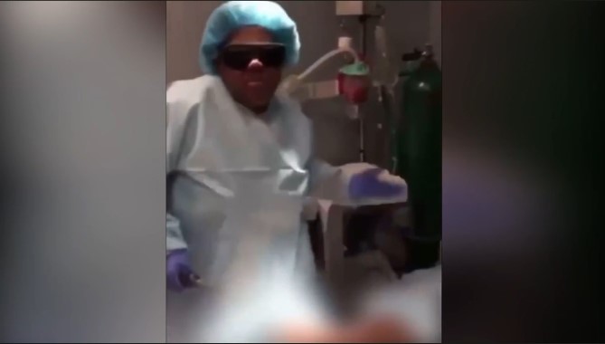 Ameliyat sırasında dans eden doktor kendini savundu